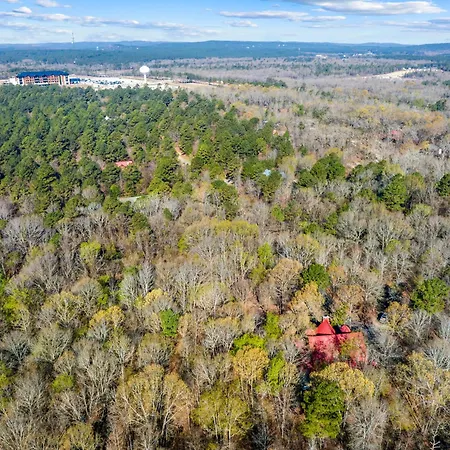 Broken Bow Family Cabin With Private Hot Tub!